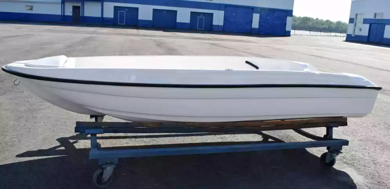 Стеклопластиковая лодка Пингвин (тримаран) в Химках