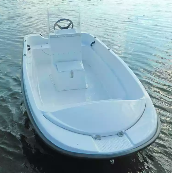 Стеклопластиковая лодка Пингвин с консолью (тримаран) в Химках