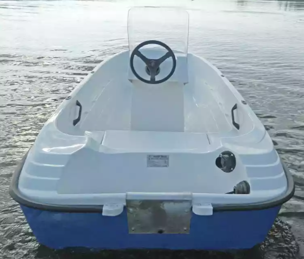 Стеклопластиковая лодка Пингвин с консолью (тримаран) в Химках