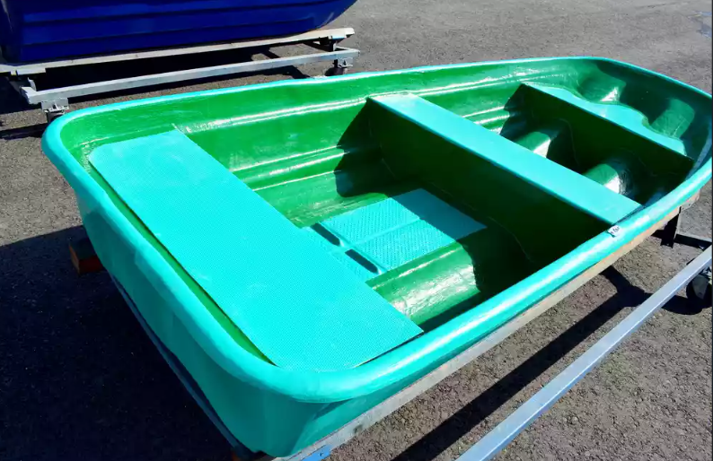 Стеклопластиковая лодка Старт (тримаран) в Химках