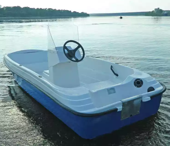 Стеклопластиковая лодка Пингвин с консолью (тримаран) в Химках