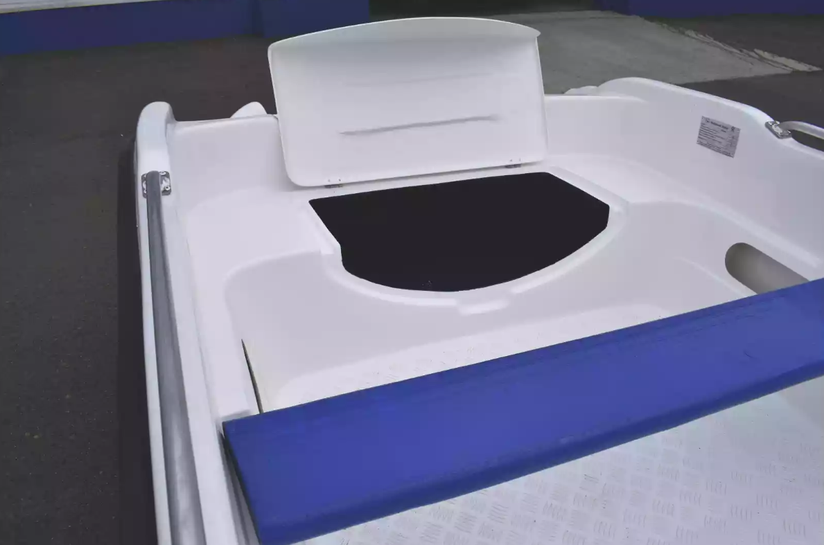 Стеклопластиковая лодка Пингвин New (тримаран) в Химках