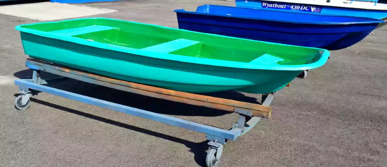 Стеклопластиковая лодка Старт (тримаран) в Химках