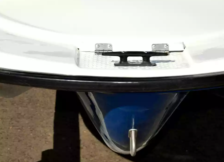 Стеклопластиковая лодка Пингвин с консолью (тримаран) в Химках