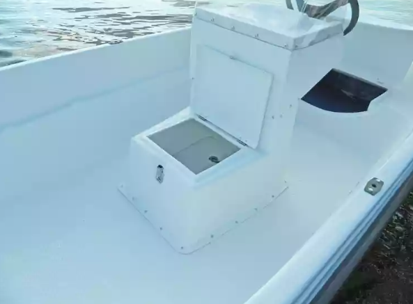 Стеклопластиковая лодка Пингвин с консолью (тримаран) в Химках