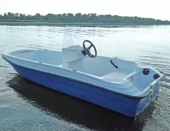 Стеклопластиковая лодка Пингвин с консолью (тримаран) в Химках