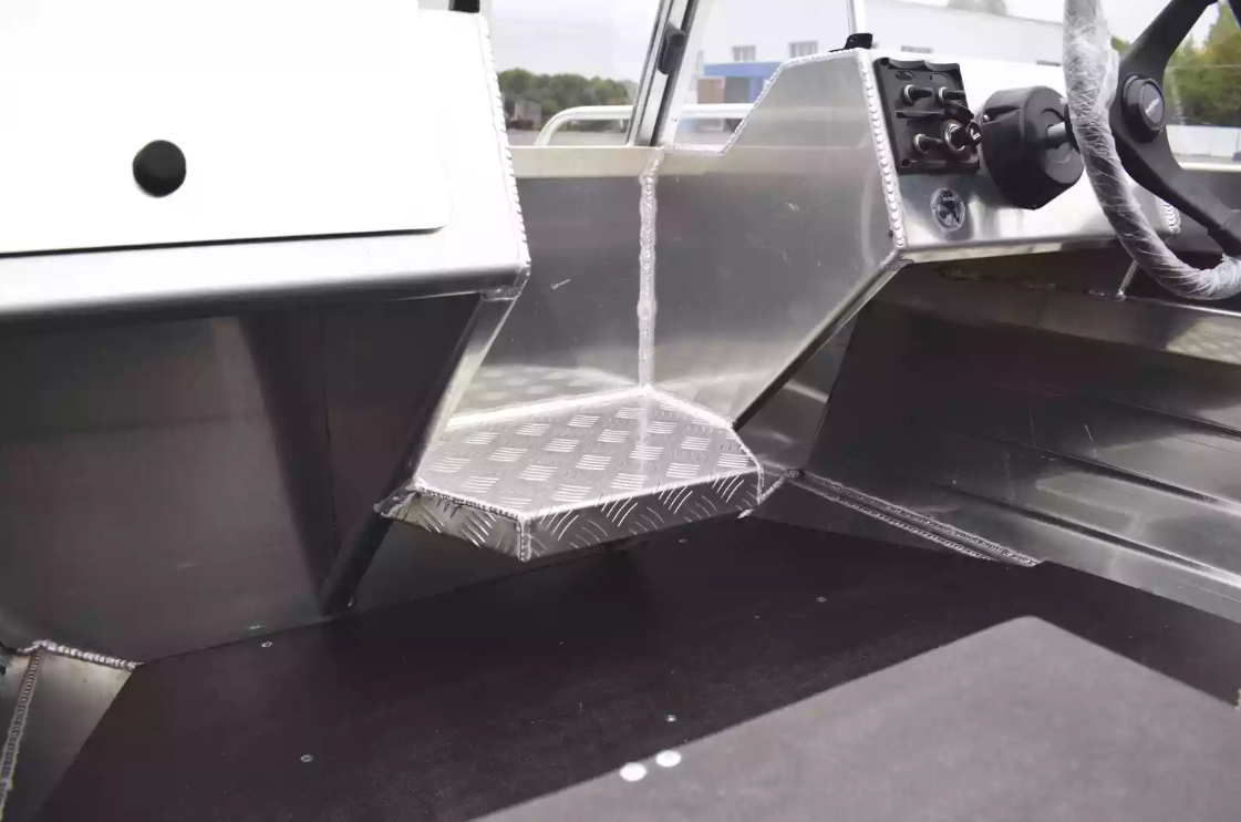 Алюминиевая лодка  Neman-400 PRO в Химках