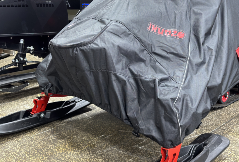 Чехол транспорт. снегохода IKUDZO HUNTER черно-красный Оксфорд ПРЕМИУМ качества с лого IKUDZO в Химках