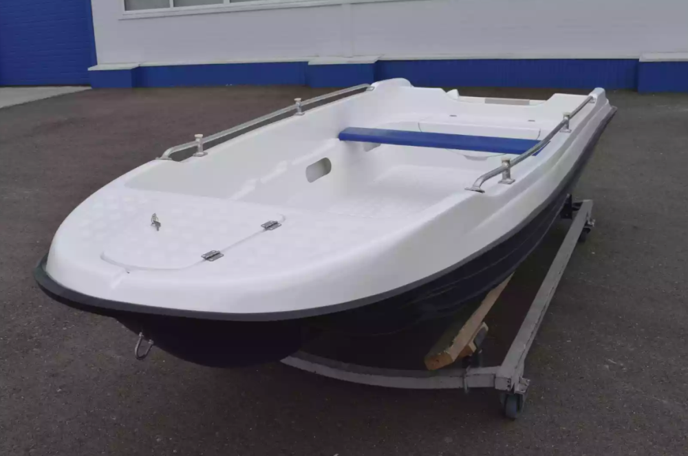 Стеклопластиковая лодка Пингвин New (тримаран) в Химках