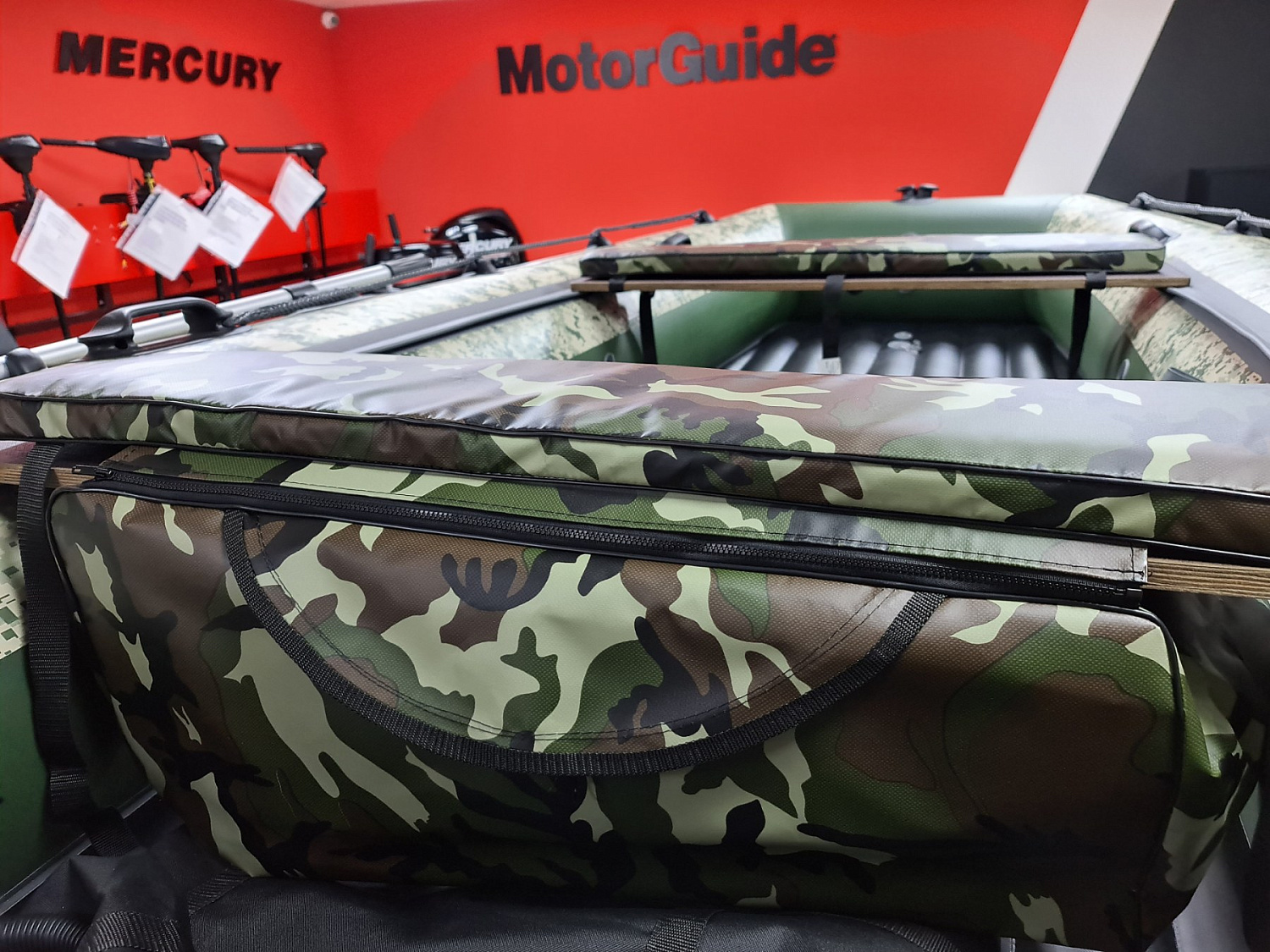 КОМПЛЕКТ МЯГКИХ НАКЛАДОК С СУМКОЙ ДЛЯ ЛОДОК 105Х20 КАМУФЛЯЖ в Химках